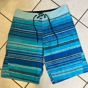 Mens Under Armour swim board shorts. Size 32 Under Armour